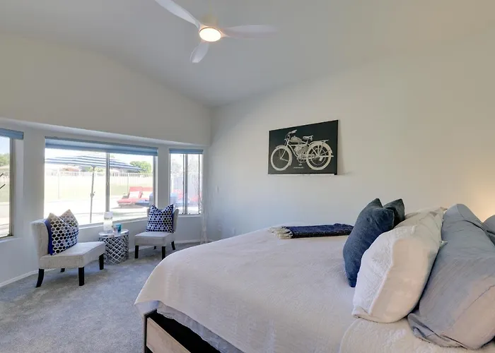 Golf Course View! Dog-friendly Retreat In Glendale Peoria
