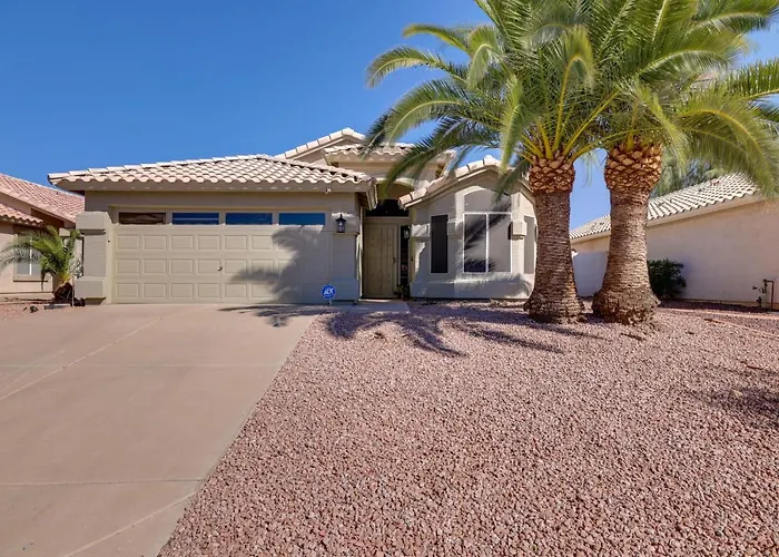 Golf Course View! Dog-friendly Retreat In Glendale *