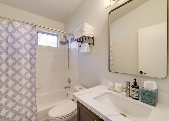 Golf Course View! Dog-friendly Retreat In Glendale * Peoria