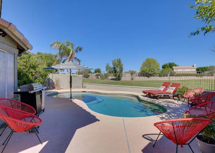 Golf Course View! Dog-friendly Retreat In Glendale