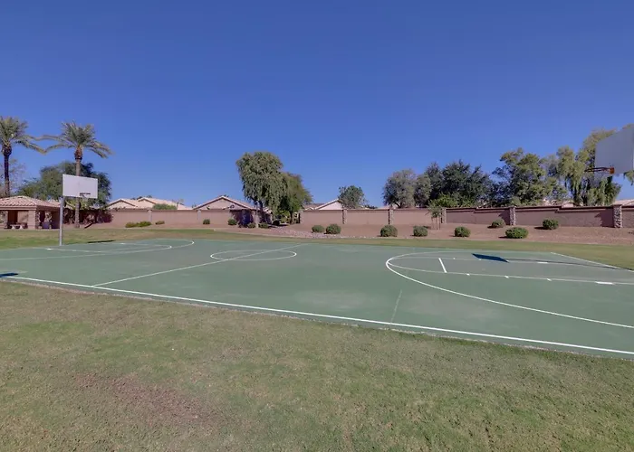 Golf Course View! Dog-friendly Retreat In Glendale *
