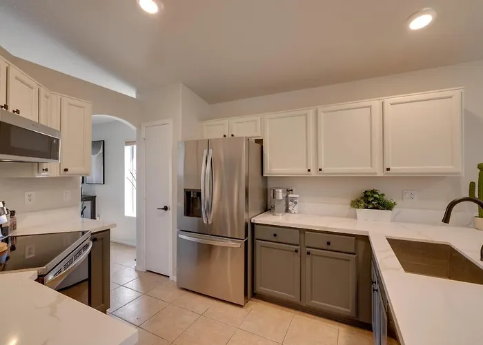 Golf Course View! Dog-friendly Retreat In Glendale *