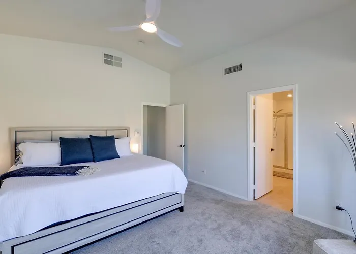 Holiday home Golf Course View! Dog-friendly Retreat In Glendale